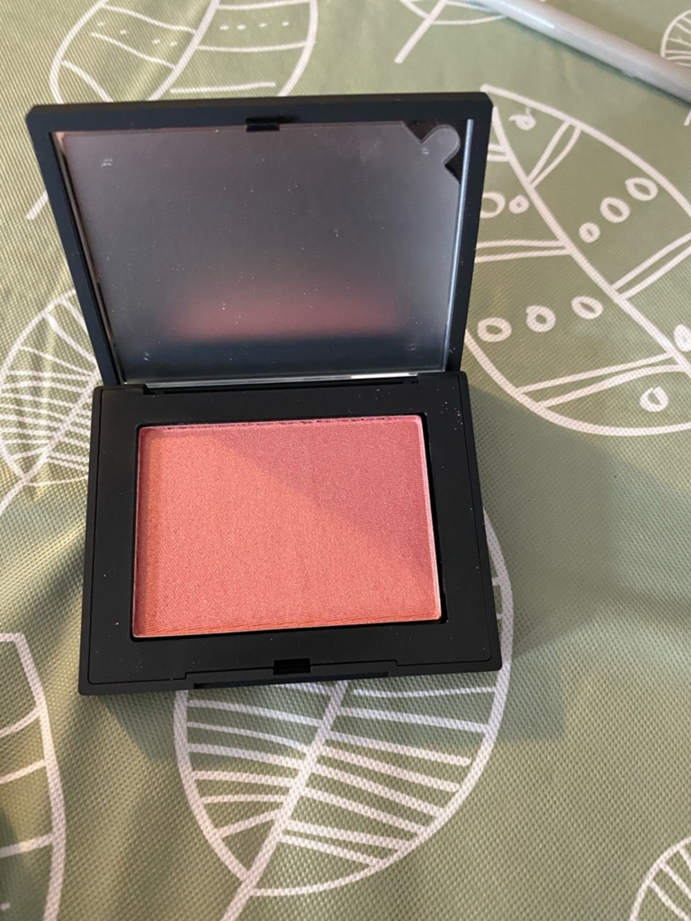 NARS Powder Blush Compact - Black - Picture 2 of 4
